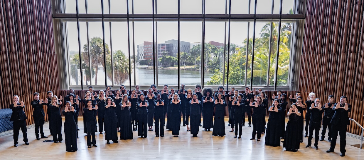 f26-symphonic-choir-u1240.jpeg